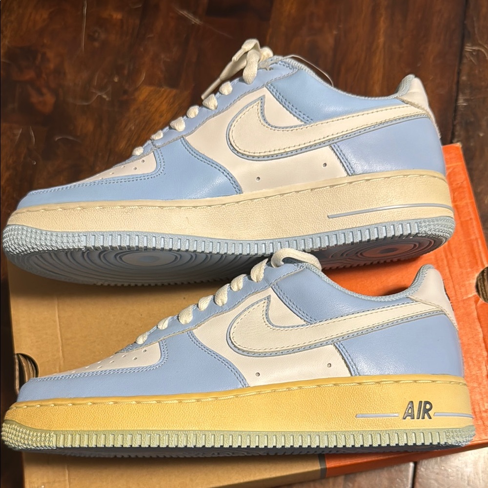 Nike Blue and Cream Sneakers Classic Style